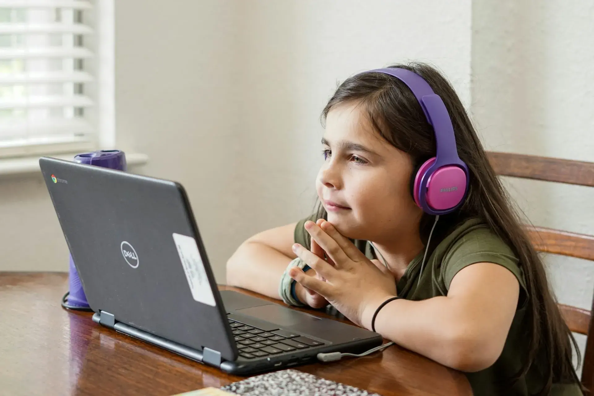 de qué manera beneficia la tecnología a la educación en los niños